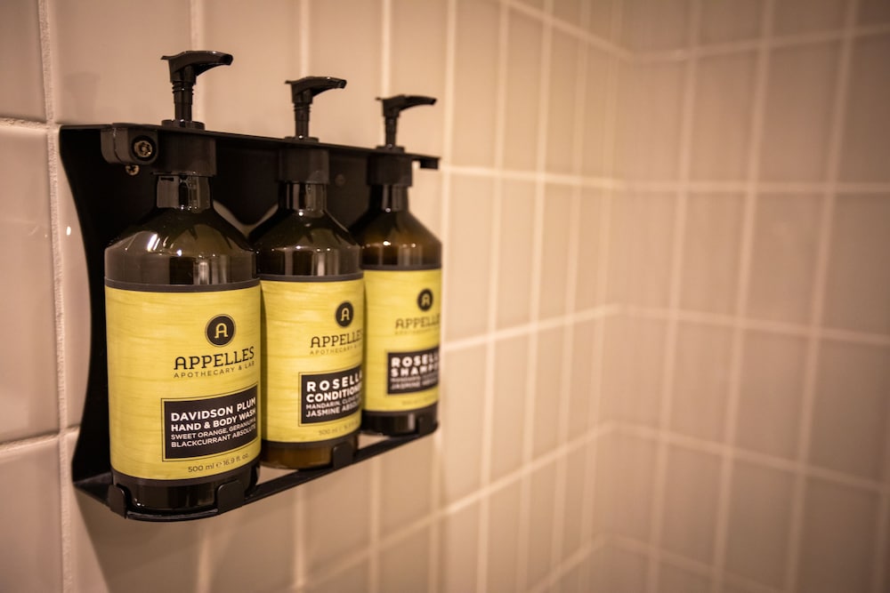 Bathroom amenities