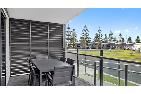 Discovery Parks Bunbury Foreshore Superior Bedroom Access Cabin Sleeps Balc