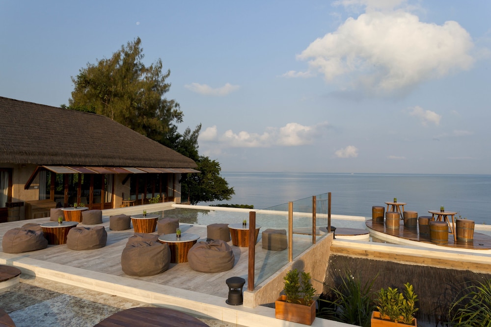 Poolside bar