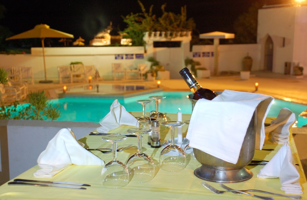 Couples dining
