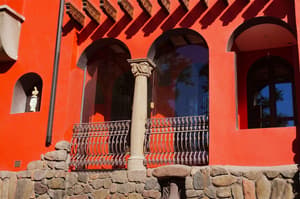 thumbnail: Exterior detail