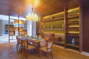 thumbnail: Family dining