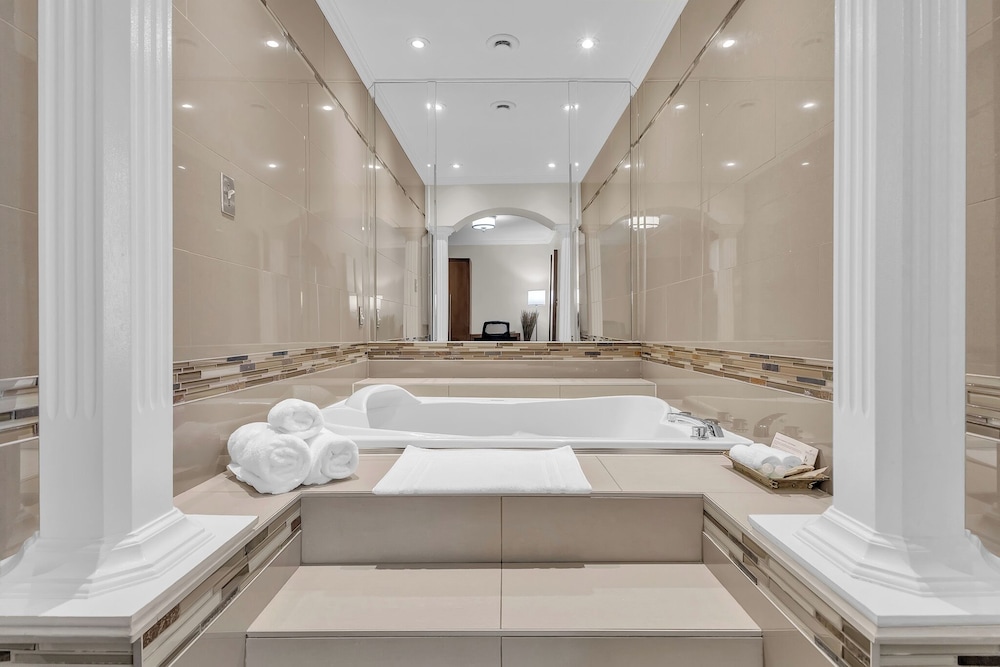 Private spa tub