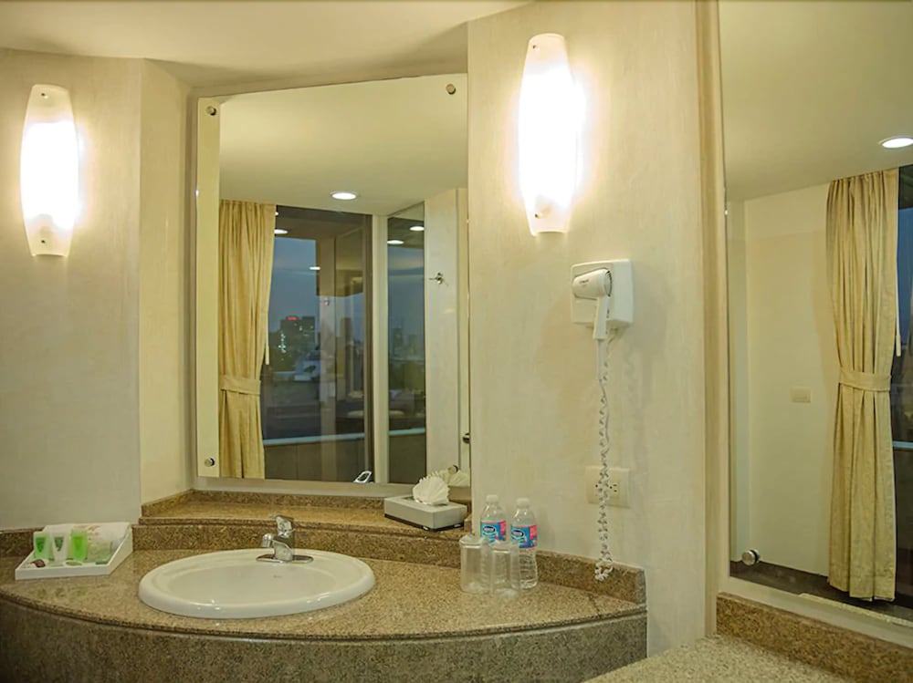 Bathroom sink