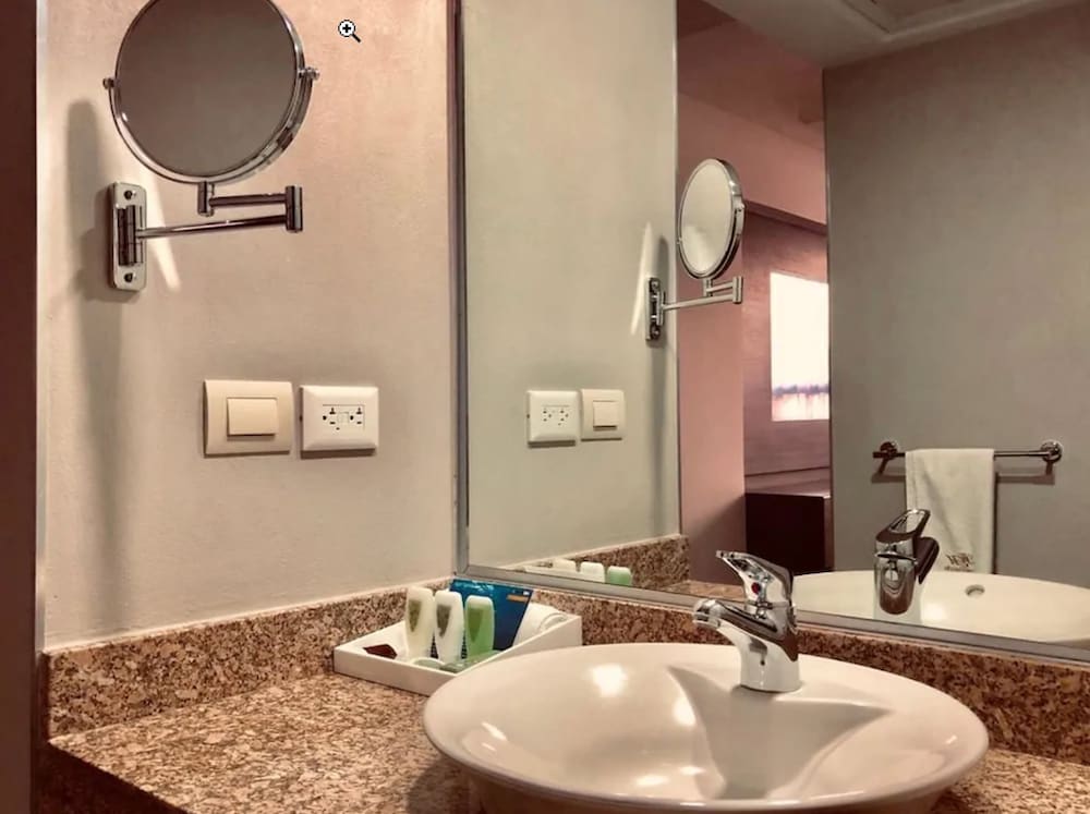 Bathroom sink