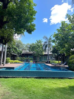 thumbnail: Front of property