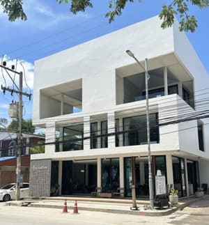 thumbnail: Front of property
