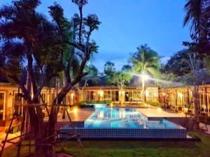 thumbnail: Front of property