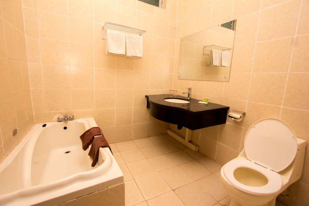 Deep soaking bathtub