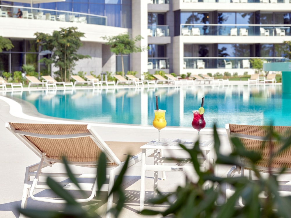 Poolside bar