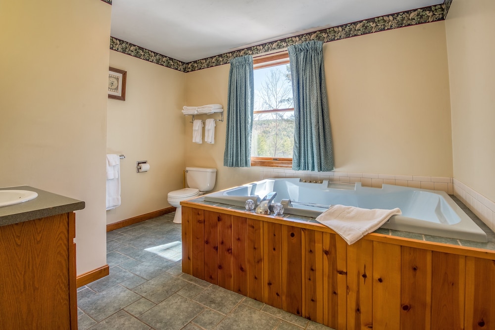 Private spa tub
