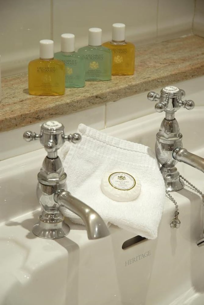 Bathroom amenities