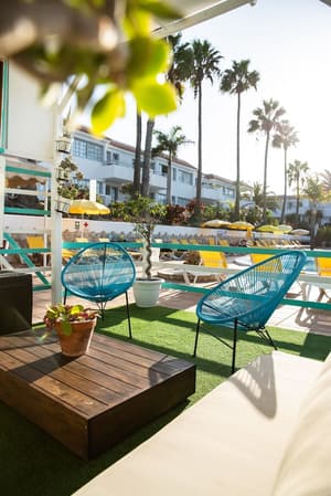 thumbnail: Poolside bar