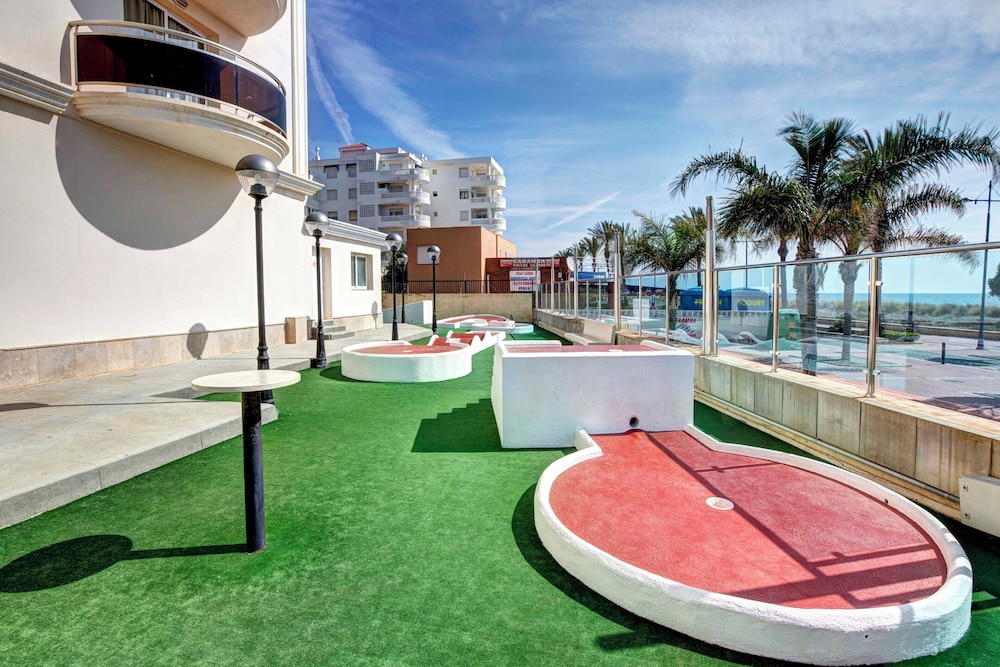 Mini-golf