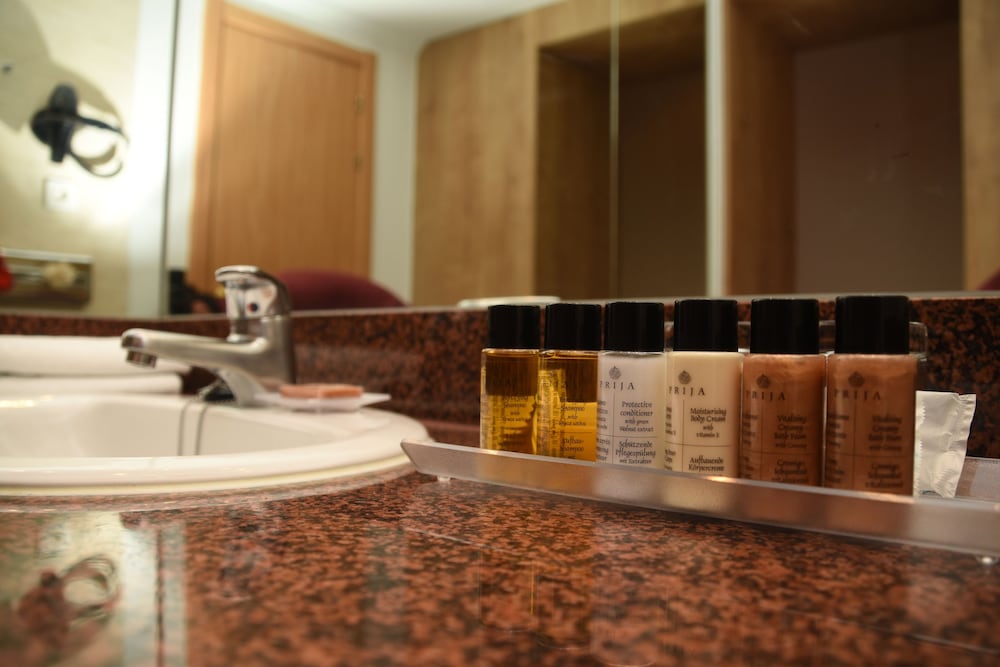 Bathroom amenities