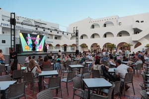 thumbnail: Outdoor dining