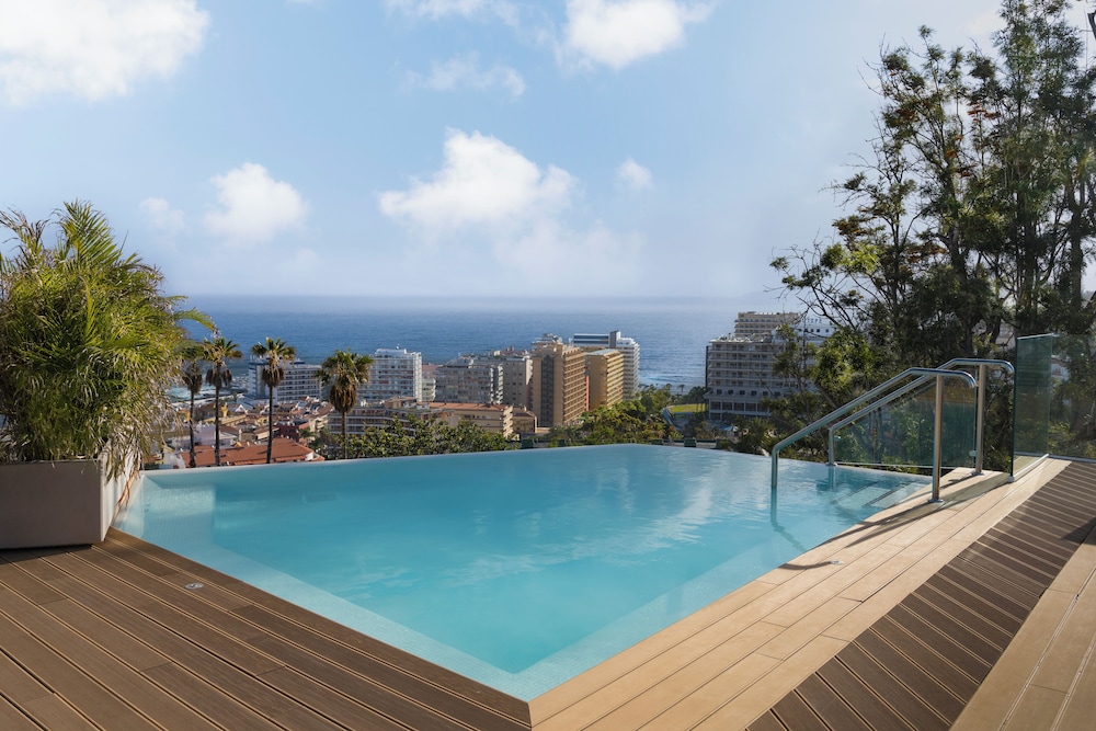 Infinity pool