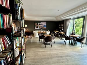 thumbnail: Bar (on property)
