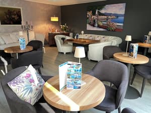 thumbnail: Bar (on property)