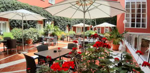 thumbnail: Outdoor dining