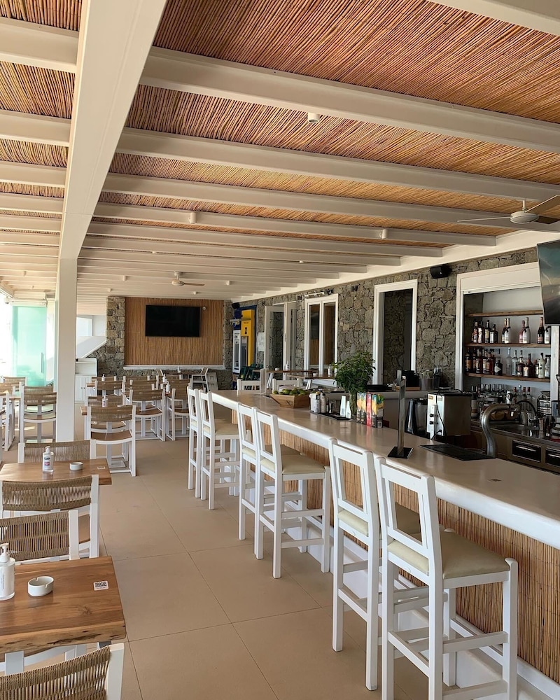 Sports bar