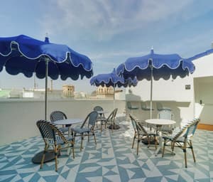 thumbnail: Poolside bar