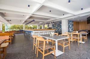 thumbnail: Poolside bar