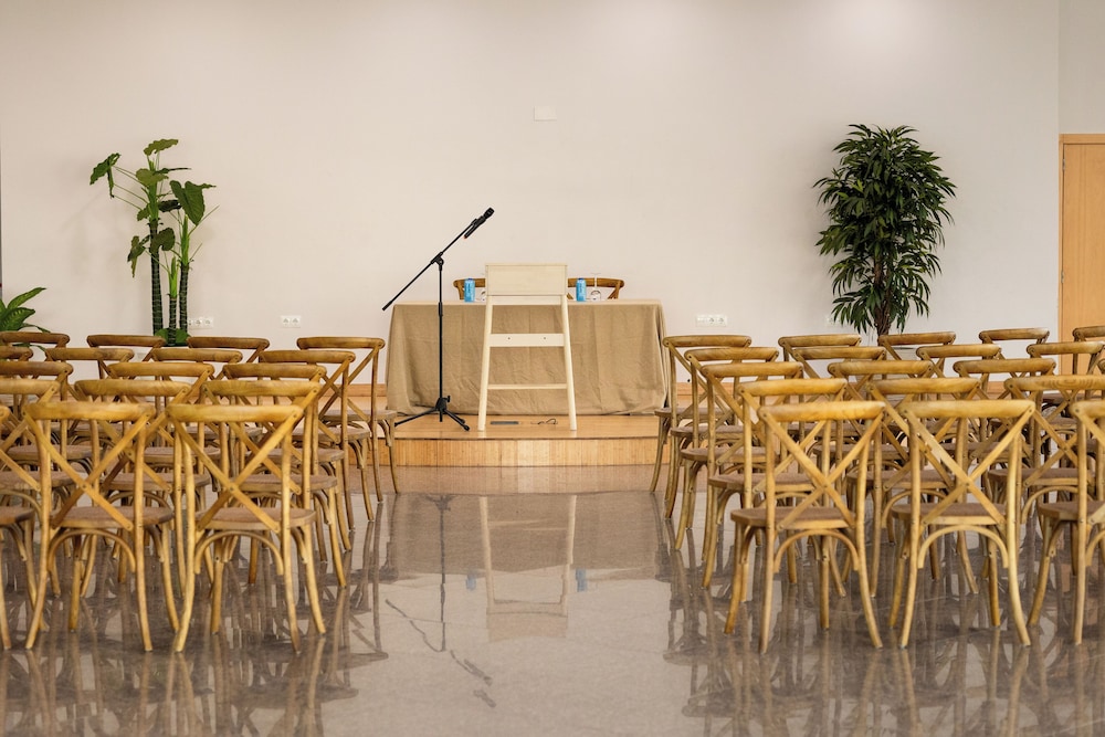 Meeting facility