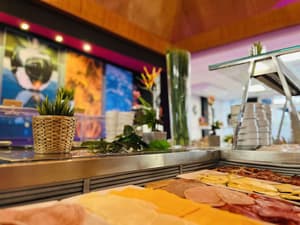 thumbnail: Restaurant