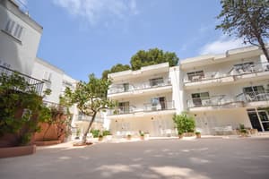 thumbnail: Front of property