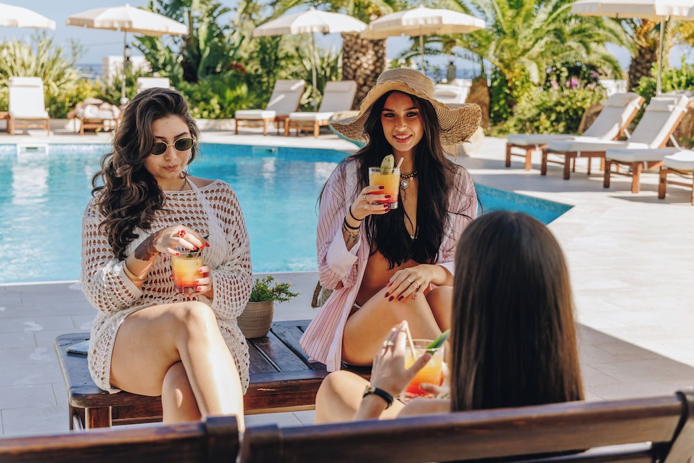 Poolside bar
