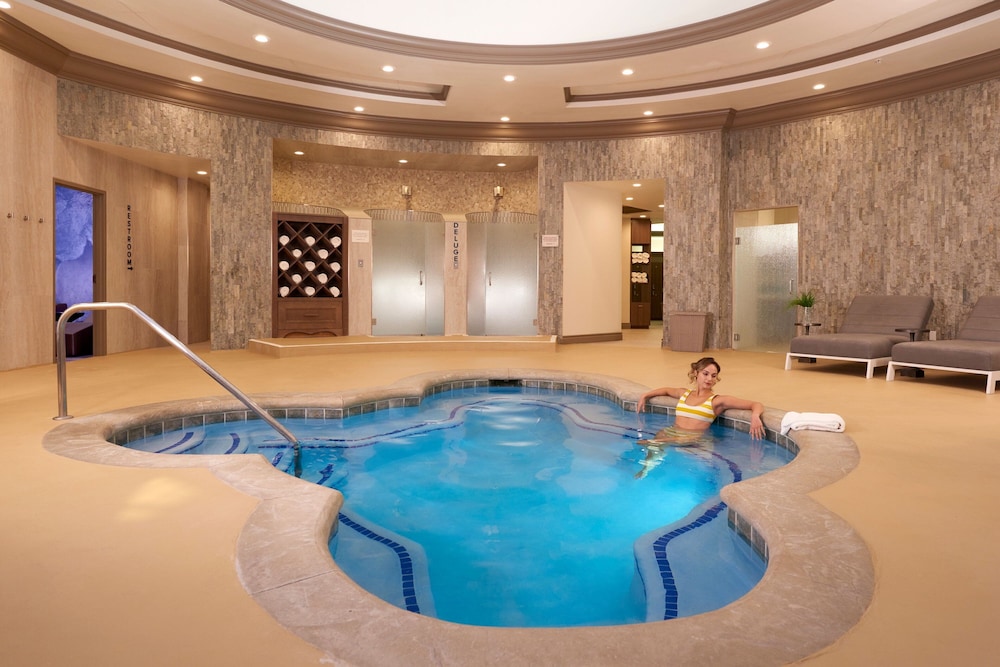 Indoor spa tub