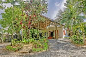thumbnail: Front of property