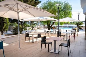 thumbnail: Outdoor dining