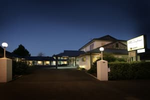 thumbnail: In-room business center