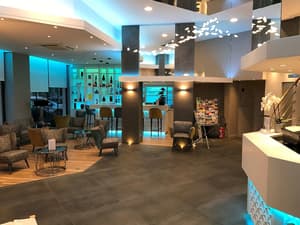 thumbnail: Bar (on property)