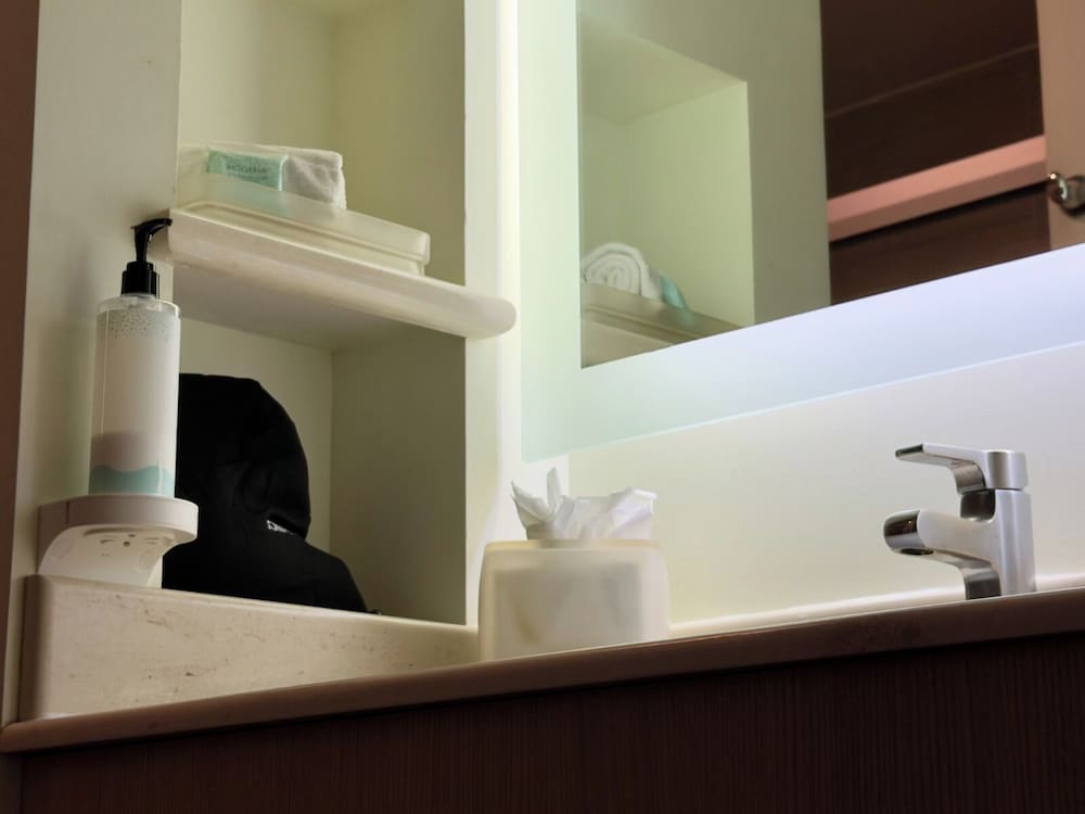 Bathroom sink