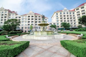thumbnail: Courtyard view