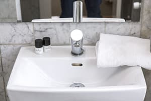thumbnail: In-room business center