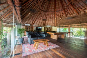 thumbnail: Lobby sitting area