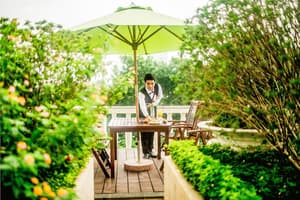 thumbnail: Outdoor dining
