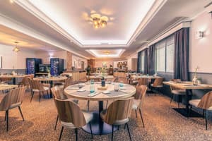 thumbnail: Restaurant