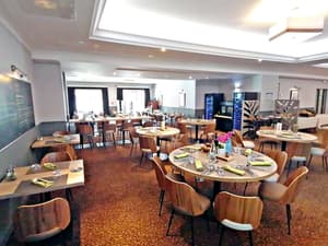 thumbnail: Restaurant