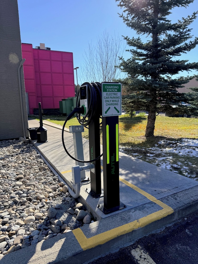 Electric vehicle charging station