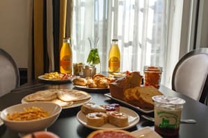 thumbnail: Breakfast area