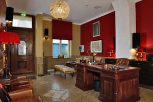 thumbnail: Interior entrance