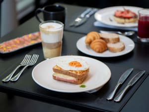 thumbnail: Breakfast area