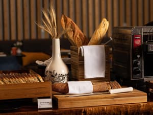 thumbnail: Breakfast area