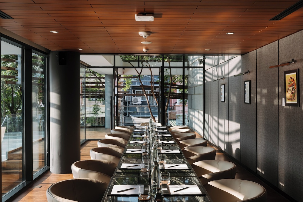 Meeting facility