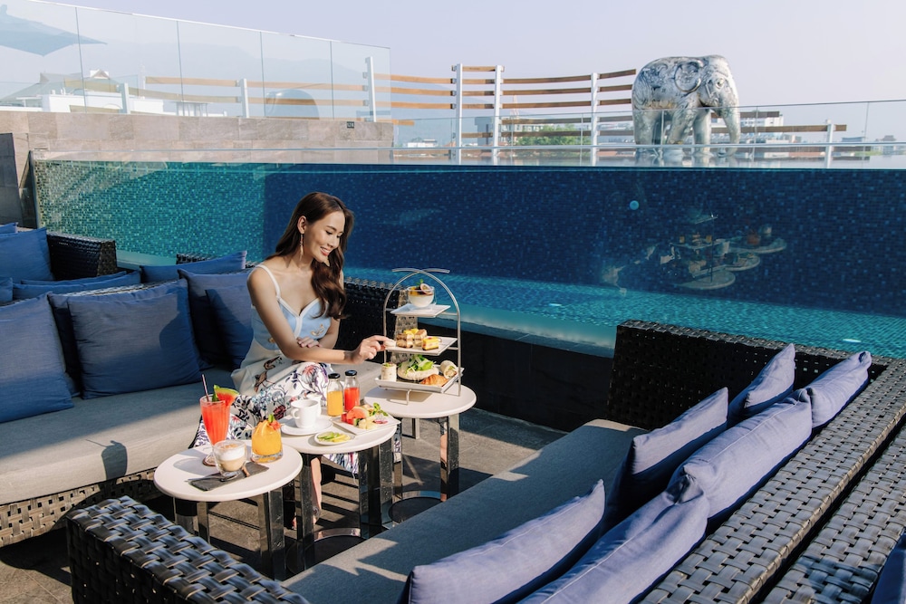 Rooftop pool